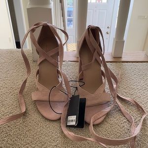 Nude heel